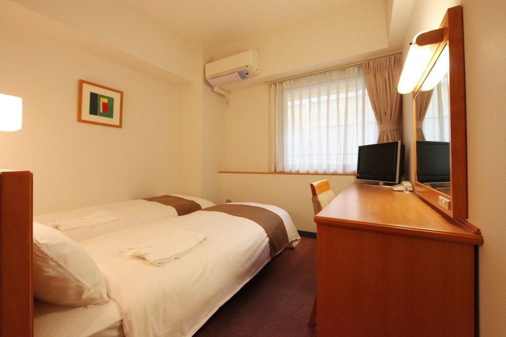 Economy hotel Chisun Hommachi